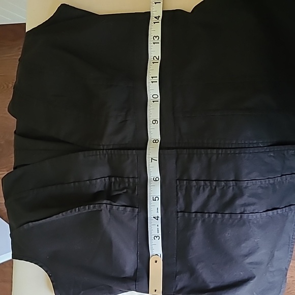 Black sleeveless blouse with snap closures. Size small - Picture 8 of 8